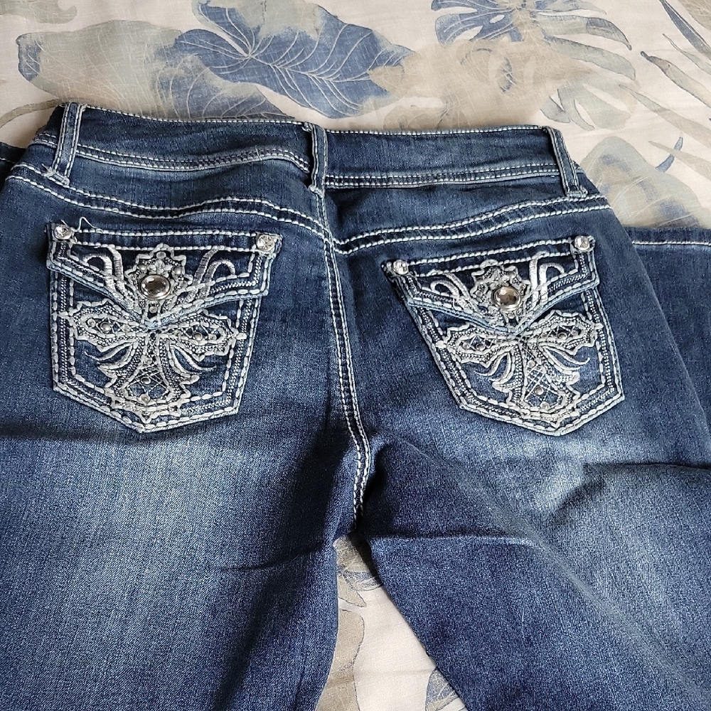 Apt. 9 Women's Flare Jeans in Blue with Embellished Pockets. - Picture 10 of 11